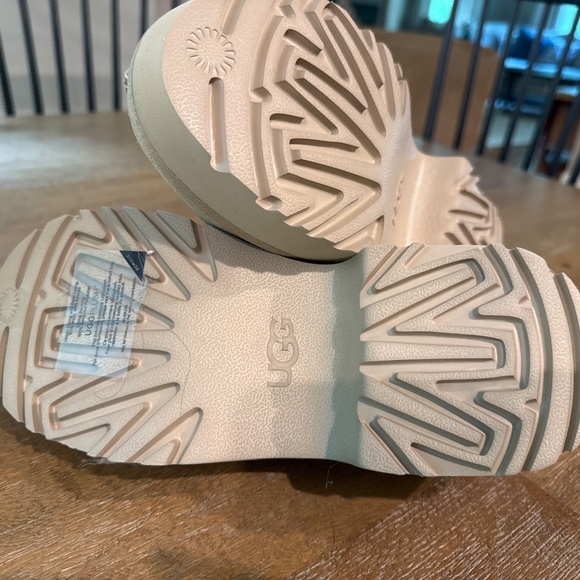 UGG New Heights Sand Clog NWOT - Picture 3 of 5